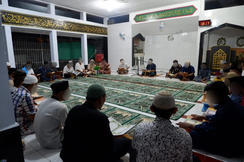 Warga Binaan mengikuti Yasinan