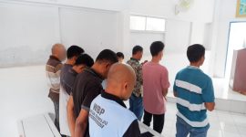 Warga Binaan Nasrani mengikuti kebaktian bersama Penyulu Kemenag Mamuju
