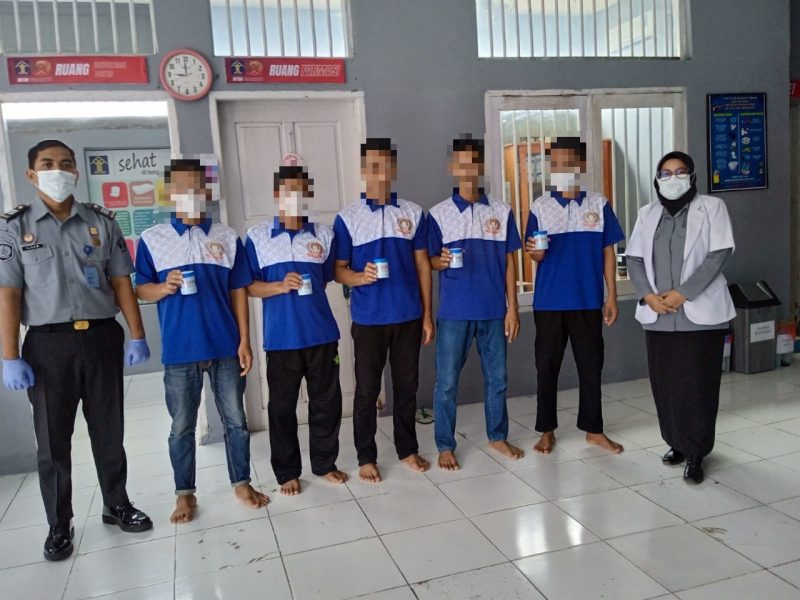 Wujudkan Bebas Dari Narkoba, Rutan Pasangkayu Adakan Tes Urin Rutin Kepada Warga Binaan. Foto: Rutan Pasangkayu/dok (21/11)