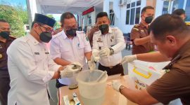 Rutan Pasangkayu Hadiri Pemusnahan Barang Bukti Yang Telah Berkekuatan Hukum Tetap Oleh Kejaksaan Negeri. Foto: Rutan Pasangkayu/dok (23/11)
