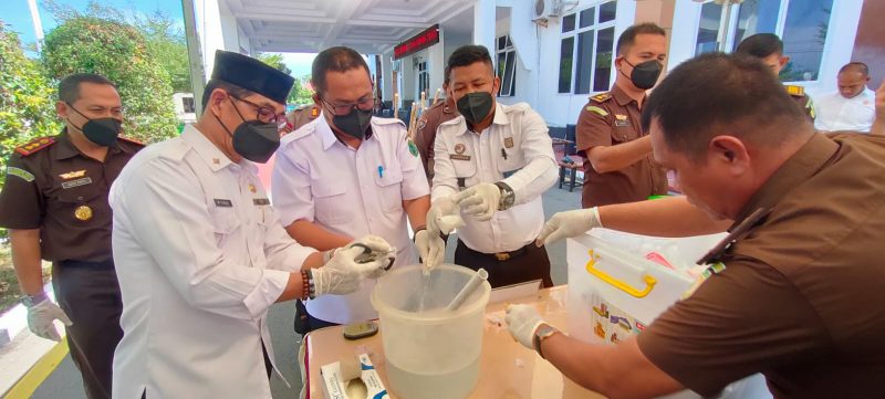 Rutan Pasangkayu Hadiri Pemusnahan Barang Bukti Yang Telah Berkekuatan Hukum Tetap Oleh Kejaksaan Negeri. Foto: Rutan Pasangkayu/dok (23/11)