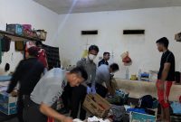 Ciptakan Kamtib, Rutan Pasangkayu Gelar Razia Penggeledahan Rutin Kamar Hunian Warga Binaan. Foto: Rutan Pasangkayu/dok (15/11).