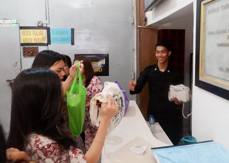Pelaksanaan besukan di Rutan Mamuju
