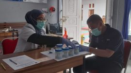 Pastikan Bersih dari Narkoba, Rutan Pasangkayu Laksanakan Tes Urine Kepada Tahanan Baru Sebagai Upaya Deteksi Dini. Foto: Rutan Pasangkayu/dok (11/12)
