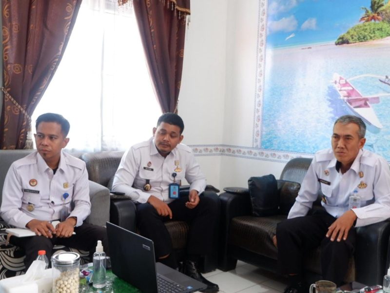 Jajaran struktural mengikuti arahan dan paparan oleh Kakanwil Kemenkumham Sulbar