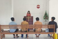 Warga Binaan Rutan Pasangkayu Ibadah Bersama Pendeta dari Gereja Pantekosta di Indonesia Jemaat Imanuel Bambarano. Foto: Rutan Pasangkayu/dok (15/01)