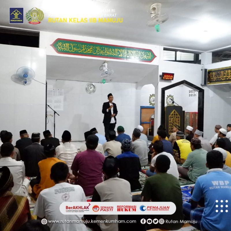 Penceramah memberikan Ceramah Ramadhan di Masjid At-Taubah Rutan Mamuju