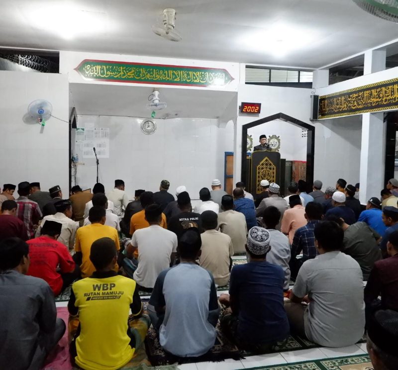 Pelaksanaan Khutbah Ramadhan dan Shalat Tarawih Berjamaah di Masjid At-Taubah Rutan Mamuju