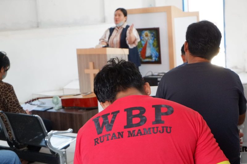 Pelaksanaan kegiatan Ibadah Warga Binaan beragama Nasrani di Rutan Kelas IIB Mamuju