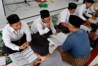 Penyuluh Kemenag Mamuju memberikan bimbingan Bacaan Iqra' & Juz Amma kep