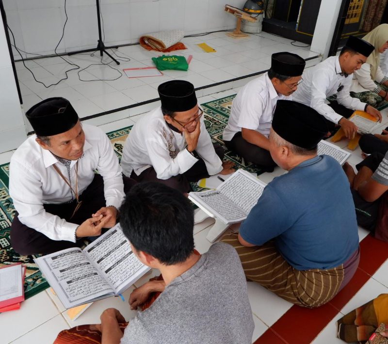 Penyuluh Kemenag Mamuju memberikan bimbingan Bacaan Iqra' & Juz Amma kep