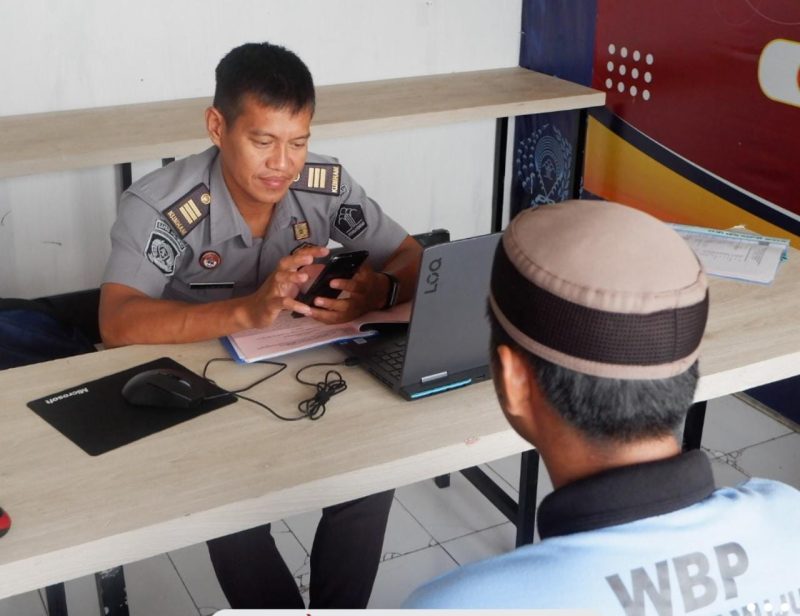 Warga Binaan sedang mengikuti Program Litmas oleh Petugas dari Balai Pemasyarakatan Polewali