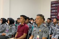 Tingkatkan Semangat Kerja, Kepala Rutan Pasangkayu Berikan Penghargaan Kepada Pegawai Berkinerja Terbaik. Foto: Rutan Pasangkayu/dok (02/04)