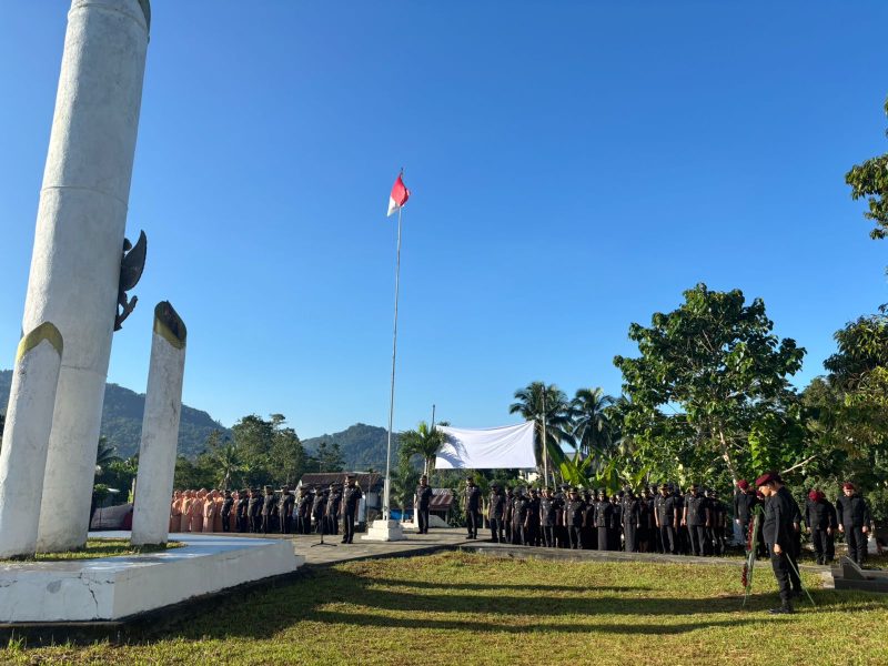 Jajaran Insan Pemasyarakatan di Wilayah Kab. Mamuju ikuti Upacara Tabur Bunga di TMP Pattidi