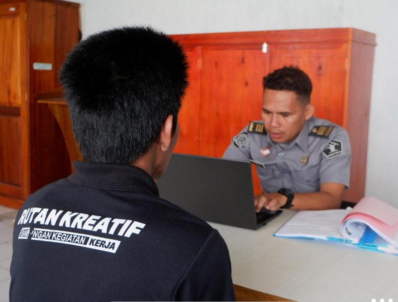 Warga Binaan mengikuti Program Litmas sebagai syarat untuk pemenuhan Hak Warga Binaan
