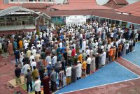 Warga Binaan mengikuti Shalat Idul Fitri secara berjamaah di Lapangan Rutan Mamuju