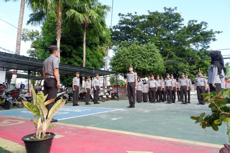 Pelaksanaan apel pagi jajaran Rutan Mamuju