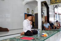 Penyuluh Kemenag Mamuju memimpin Dzikir bersama Warga Binaan