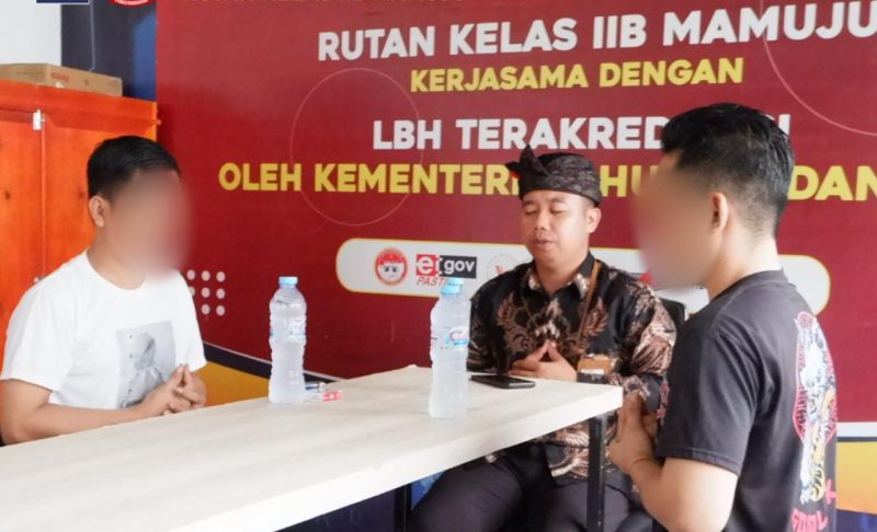Warga Binaan beragama Hindu mengikuti kegiatan ibadah