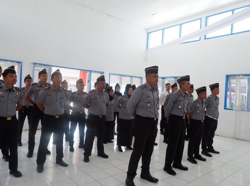 Jajaran Rutan Mamuju mengikuti apel perdana bersama Menkumham RI
