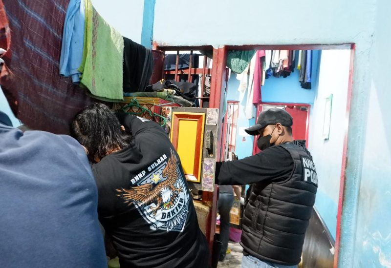 Jajaran gabungan Aparat Penegak Hukum (APH) melakukan penggeledahan pada blok kamar hunian