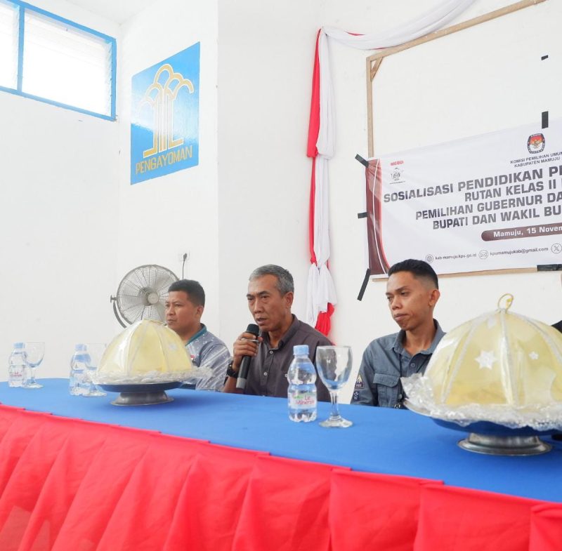 Karutan Mamuju memberikan sambutan pada sosialiasi Pendidikan Pemilih di TPS Lokasi Khusus