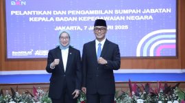 Menteri PANRB Rini Widyantini bersama Kepala BKN Zudan Arif Fakrulloh usai Pelantikan Kepala BKN, Selasa (07/01).