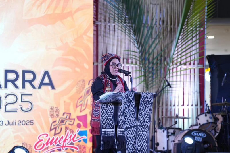 Bupati Mamuju, Dr. Hj. Sitti Sutinah Suhardi