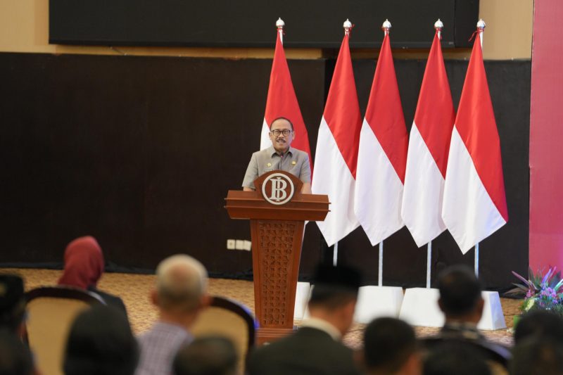 Gubernur Sulawesi Barat (Sulbar), Suhardi Duka (SDK) menghadiri upacara Pengukuhan Kepala Perwakilan Bank Indonesia (BI) Provinsi Sulbar
