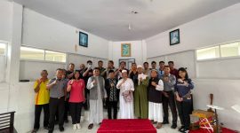 Foto: Mantan Kapolda Sulawesi Barat sekaligus tokoh nasional, Irjen Pol (Purn) Baharuddin Djafar, berkunjung dan memberikan siraman rohani kepada umat Nasrani yang menjadi warga binaan