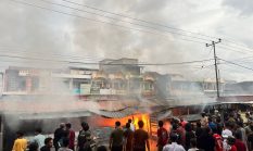 Tragis! Kebakaran di Polman Tewaskan Remaja 15 Tahun, Tiga Kios Ludes
