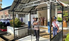 Polwan Cantik Ditlantas Polda Sulbar Jadi Pembina Upacara di SMPN 2 Mamuju