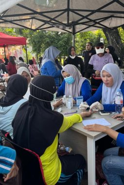 Dinkes Sulbar Hadirkan Layanan Kesehatan Gratis di RRI Fest, Ribuan Warga Antusias Meriahkan HUT RRI ke-80