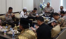 Mediasi Polemik Masyarakat Kuridi dan Kasambang di Ruang kerja Gubernur Sulbar