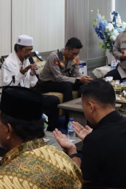 Mediasi Polemik Masyarakat Kuridi dan Kasambang di Ruang kerja Gubernur Sulbar