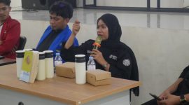 Baiq Sukma Widiawati—jurnalis sekaligus Bidang Pemberdayaan Perempuan IJS—sebagai salah satu pemateri utama