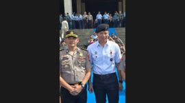 Foto: Kapolresta Mamuju, Kombes Pol Ferdyan Indra bersama Menteri Koordinator Bidang Infrastruktur dan Pembangunan Kewilayahan Republik Indonesia, Agus Harimurti Yudhoyono (AHY), yang juga menjabat sebagai Penasihat Alumni Akabri 2000 Pamor Persada