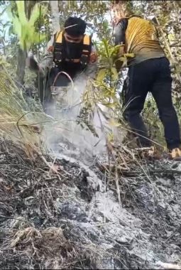 Pastikan Karhutla Tidak Meluas, Tim Gabungan Polresta Mamuju, Dalkarhut dan BPBD Sulbar Patroli di Bukit Lambagu