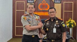 Kapolresta Mamuju Kombes Pol Ferdyan Indra Fahmi Saat Menerima Kunjungan Kepala Kejaksaan Negeri Mamuju Fitri Zulfahmi