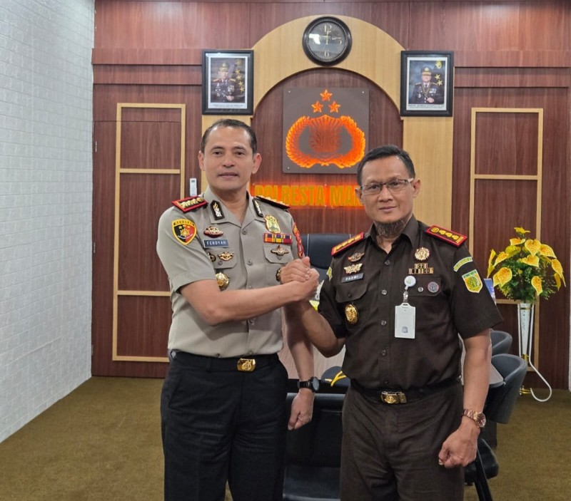 Kapolresta Mamuju Kombes Pol Ferdyan Indra Fahmi Saat Menerima Kunjungan Kepala Kejaksaan Negeri Mamuju Fitri Zulfahmi
