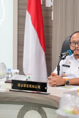 Gubernur SDK Ultimatum 13 Perusahaan Sawit: Naikkan Harga TBS atau Siap Hadapi Sanksi Pencabutan Izin