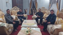 Foto: Bupati Majene saat menerima kunjungan Kepala Puskesmas Sendana di Rumah Jabatan Bupati Majene, turut dihadiri Kapolsek Sendana AKP H. Ashari, S.Pd.I, Danramil Sendana Kapten Wardin, SE.