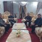 Foto: Bupati Majene saat menerima kunjungan Kepala Puskesmas Sendana di Rumah Jabatan Bupati Majene, turut dihadiri Kapolsek Sendana AKP H. Ashari, S.Pd.I, Danramil Sendana Kapten Wardin, SE.
