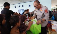 Di Pulau Terluar Mamuju, Kapolda Sulbar Datang Bagai Keluarga dan Bawa Kebahagiaan untuk Warga Pulau Ambo