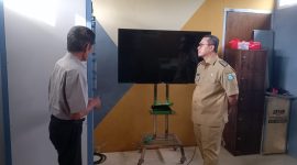 Foto: Bupati Mamuju Tengah, Arsal Aras melakukan kunjungan ke lokasi pemancar atau TX Mamuju Tengah di wilayah Topoyo guna memastikan kesiapan infrastruktur siaran televisi bagi masyarakat, termasuk mendukung kelancaran siaran ajang Piala Dunia 2026.