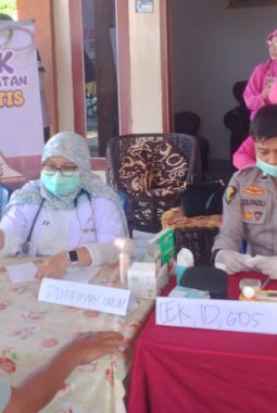Peduli Kesehatan Masyarakat, Jelang Hari Bhayangkara ke 80, Polresta Mamuju Gelar Bakti Kesehatan di Kalukku