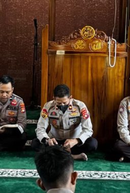 Tingkatkan Iman dan Takwa, Personil Polresta Mamuju Kembali Gelar Program Rutin Binrohtal