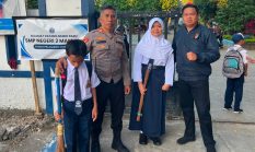 Sebelum Berdinas, Personel Polresta Mamuju Antar Anak ke Sekolah sebagai Wujud Peran Ayah Hebat