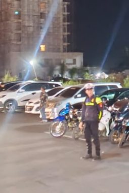 Polresta Mamuju Pisahkan Parkir Roda Dua Dan Roda Empat, Arus Lalin di Lokasi Fest UMKM Lancar