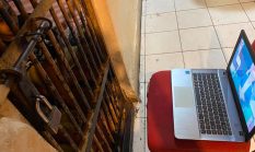 Humanis, Polresta Mamuju Ajak Tahanan Nobar Final Piala Dunia Lewat Layar Laptop di Depan Ruang Tahanan